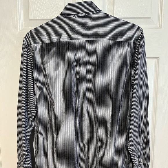 ⭐️ 2 for 1 ⭐️ Tommy Hilfiger Striped Long Sleeve Button Up - Picture 3 of 3